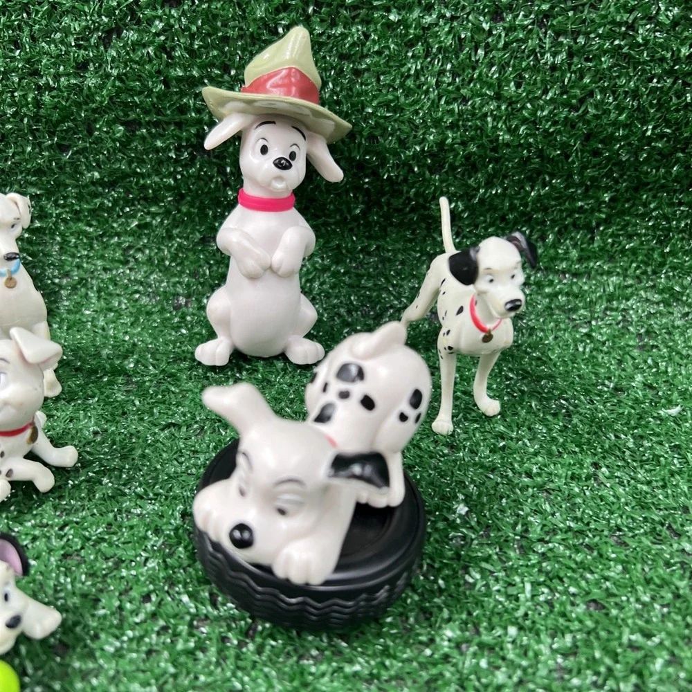 DISNEY 101 DALMATIANS Lot of 8 Plastic Puppy‎ Figures Toys